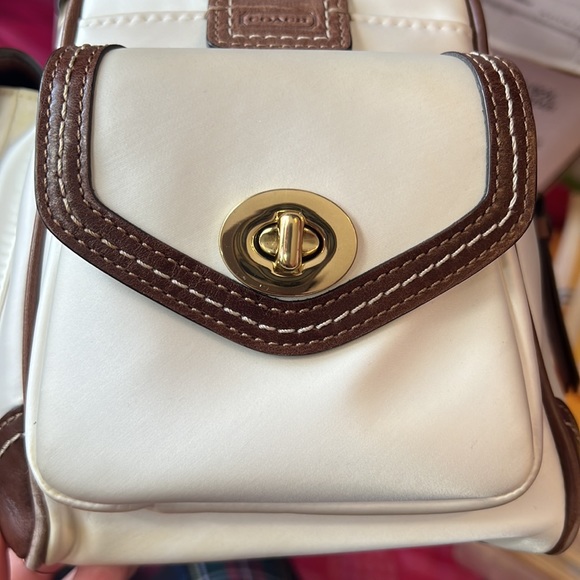 Coach - Picture 5 of 8